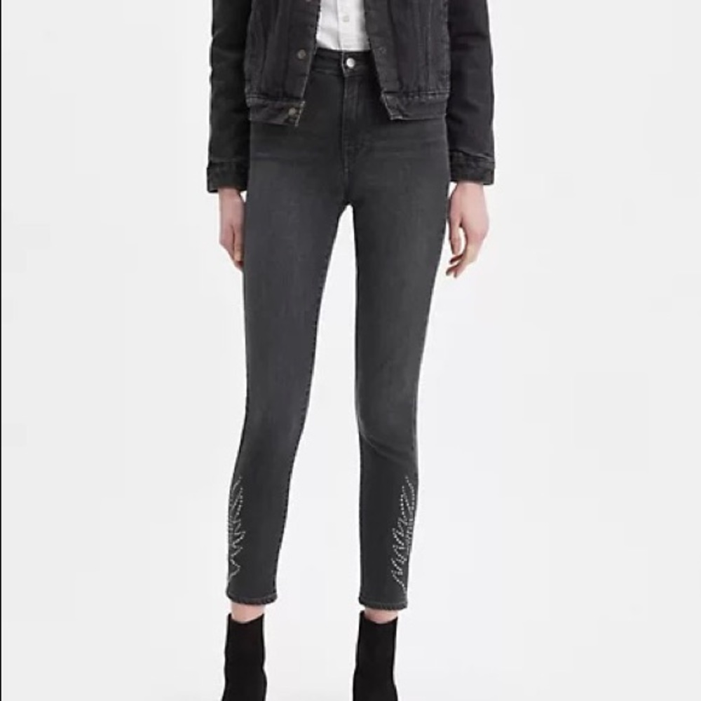 NWT Levi skinny black jeans with embellishment